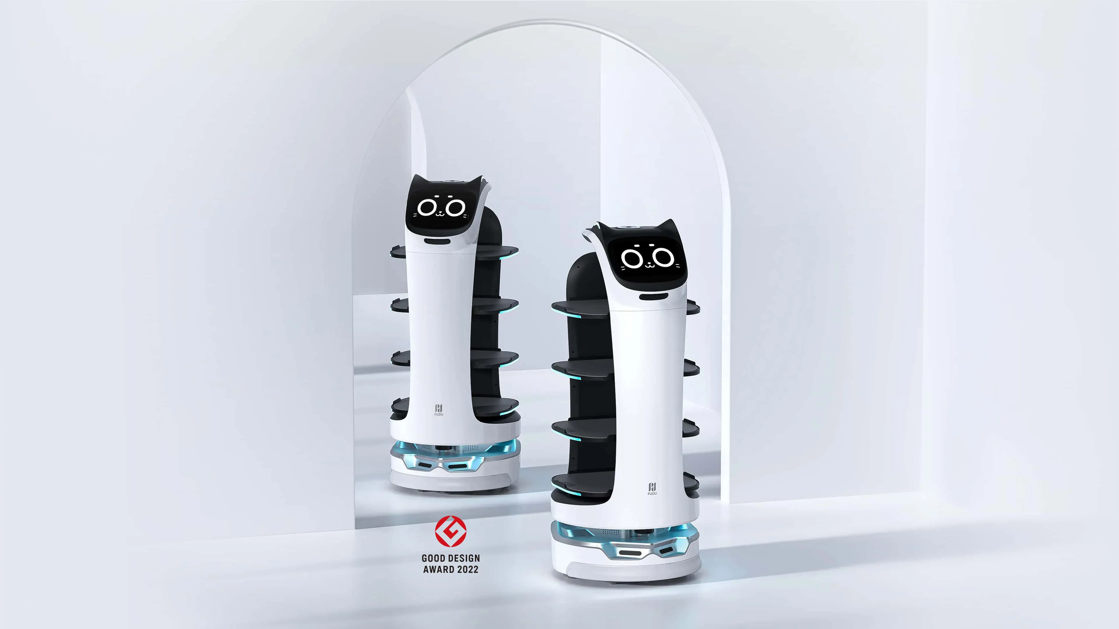 İki BellaBot servis robotu